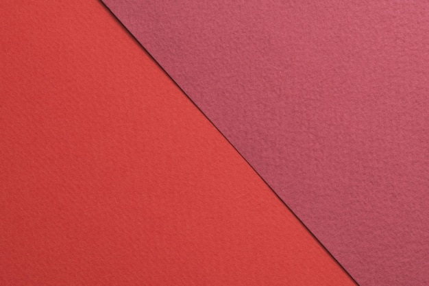 Грубая крафт-бумага фоновая текстура бумаги разные оттенки красного Макет с копией пространства для текста