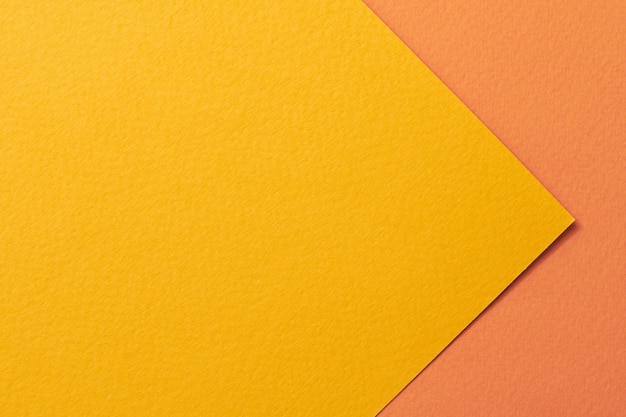 거친 크래프트 종이 배경 종이 질감 주황색 노란색 색상 텍스트 복사 공간이 있는 모형