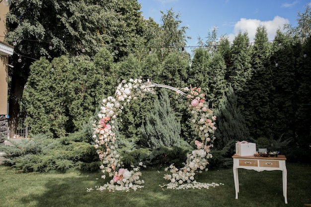 Round arch for a wedding ceremony of flowers