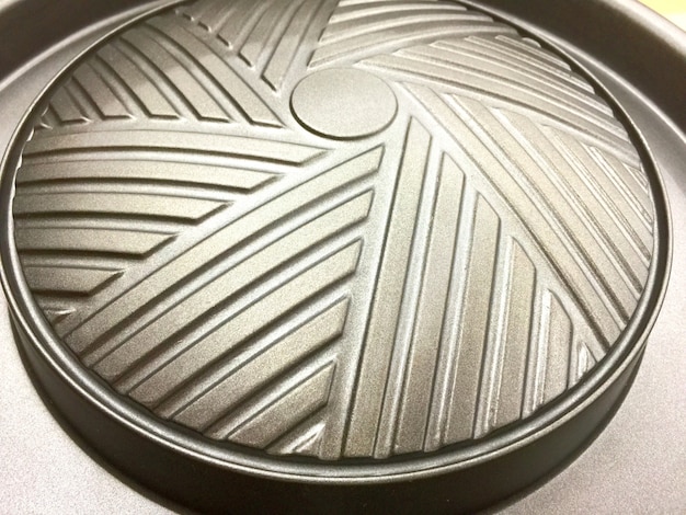 Rotondo barbecue pan con stripe pattern