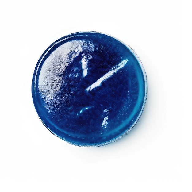 Круглый синий объект с белым фоном и синим кругом.