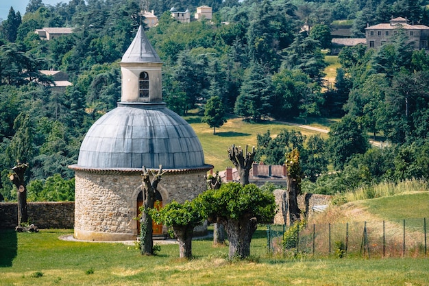 Ardeche の村、Boulieu Les Annonay にある古い Ursulines 修道院の丸い礼拝堂