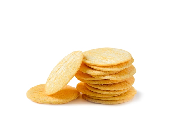 Печенье Round Crackers изолировано на белом фоне Сухое печенье Cracker изолированные закуски и фастфуд