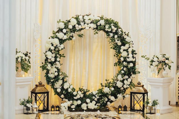 Round flower arch.