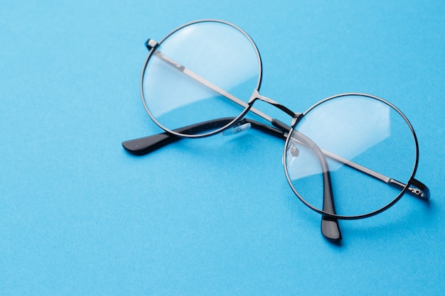 Круглые очки с прозрачными линзами