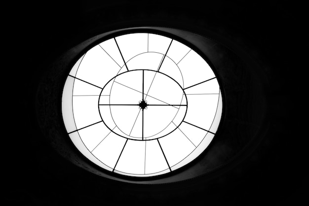 Foto finestra geometrica a forma rotonda