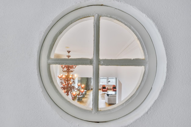 Фото Окно деревянное круглое