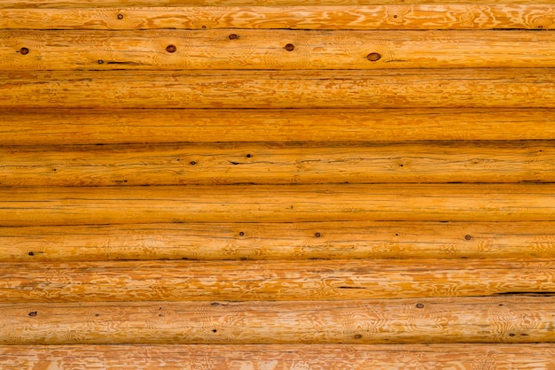 Круглый коричневый и желтый фон деревянных бревен