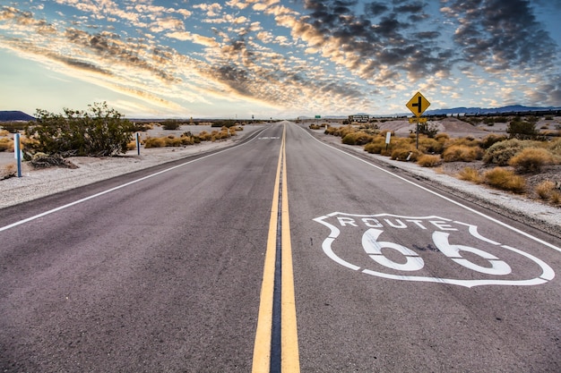 Photo route 66 in the desert with scenic sky. classic vintage image with nobody in the frame.