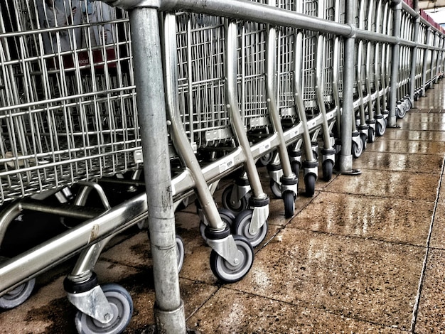 Foto roda di carrelli della spesa