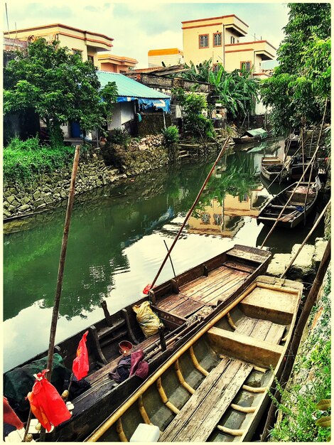 Photo rowboats in canal