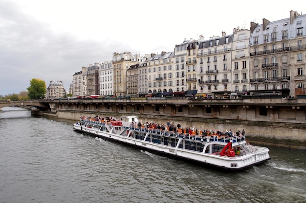 Rowing by seine