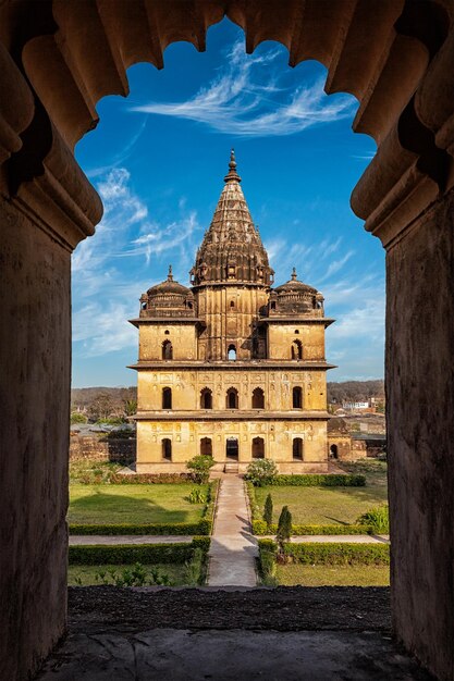 Photo royal cenotaphs of orchha in orchha madhya pradesh india