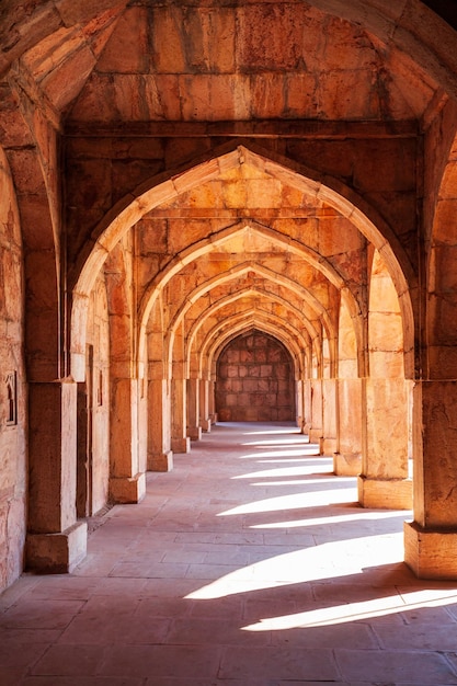 Photo royal enclave arches in mandu india