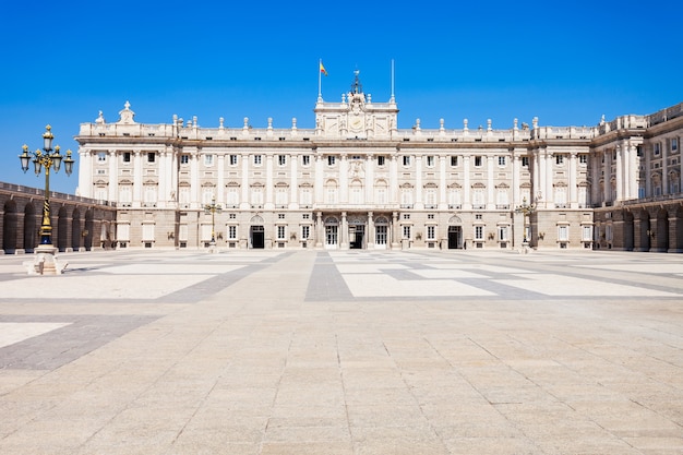 Королевский дворец в Мадриде или Palacio Real de Madrid - официальная резиденция испанской королевской семьи в Мадриде, Испания.