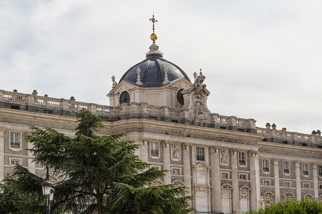 マドリードスペイン建築の背景にある王宮