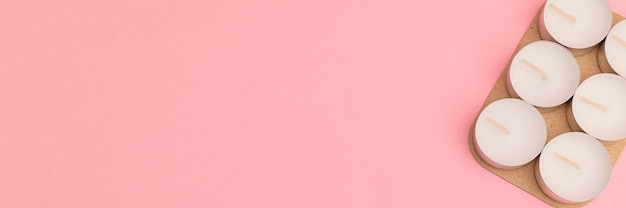 Roze banner met kaarsen