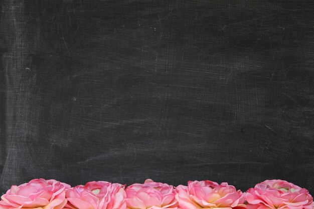 Foto roze bloemen op het menu bord