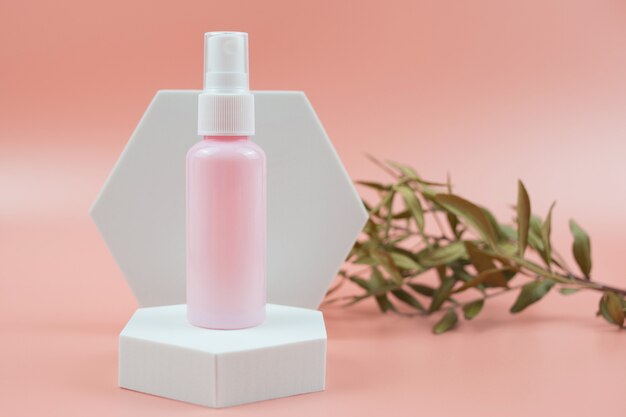 Roze cosmetische flessen voor crème gel lotion Skincare cosmetisch concept