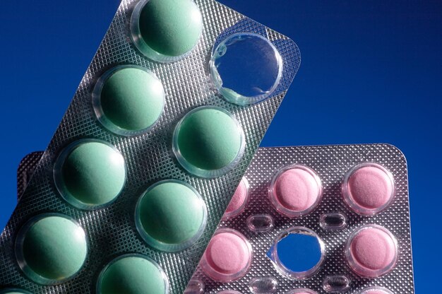 Roze en groene tabletten