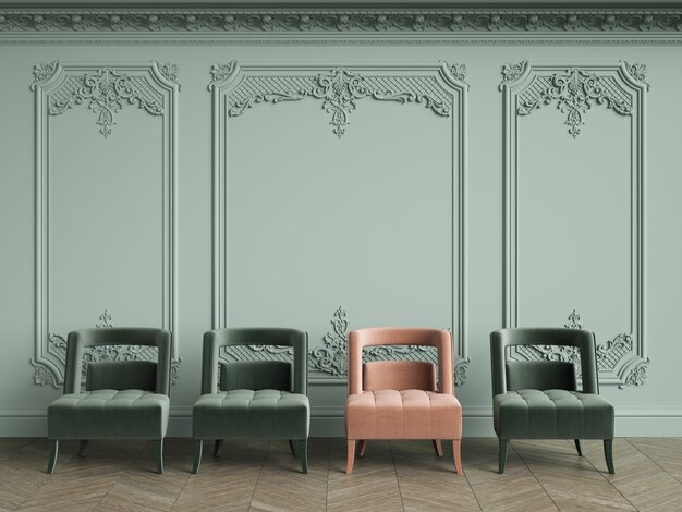 Roze fauteuil onder groene in klassiek vintage interieur met kopie ruimte. Bleke olijfwanden met lijstwerk en versierde kroonlijst. Visgraat op de vloer. 3D-rendering