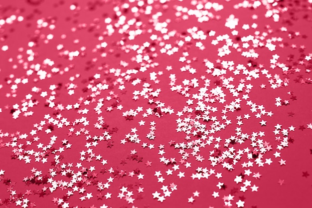 Roze glitters op een rode achtergrond Feestelijk decor voor uw projecten