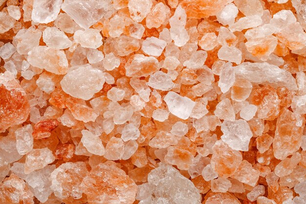 Foto roze himalaya zout in bulk kristallen close-up achtergrond volledige diepte van het veld