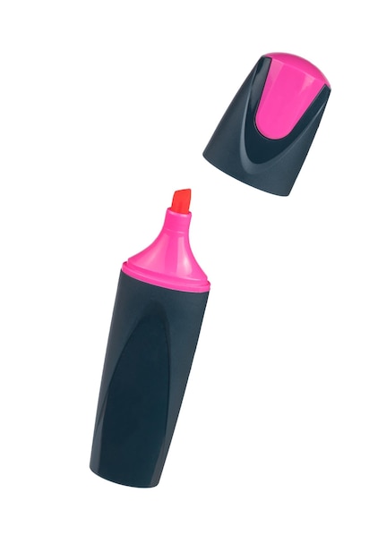 Roze marker met de dop verwijderd geïsoleerd op een witte achtergrond
