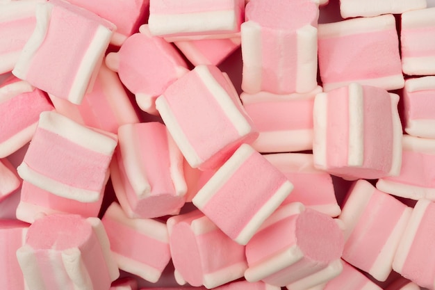 Roze marshmallows in pastelkleuren, uitzicht van boven