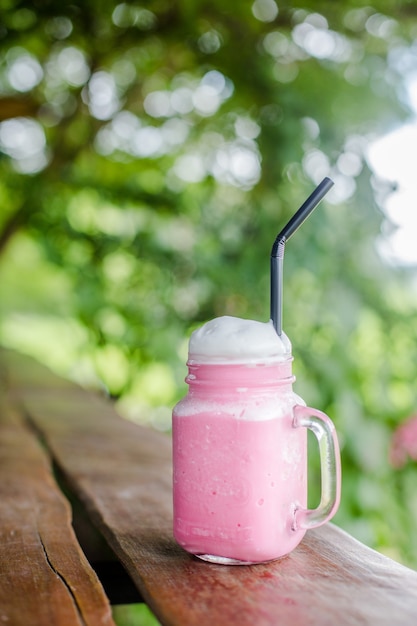 roze melkkoude drank