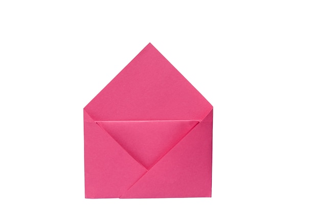 Roze papieren envelop. Geïsoleerd op wit. Valentijnsdag concept.