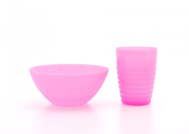 roze plastic kom en glas