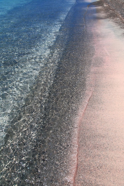 Roze zandstrand met kristalhelder water Elafonisi Kreta