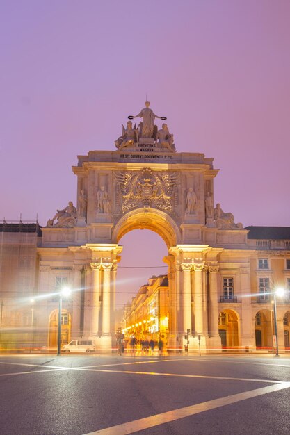 Foto rua augusta arch in lissabon, portugal