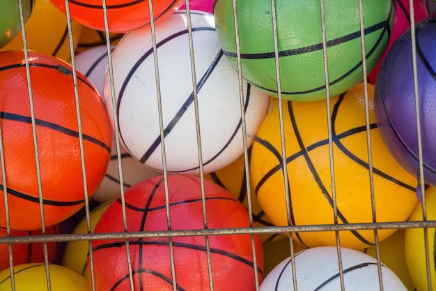 Резиновый мяч разного цвета