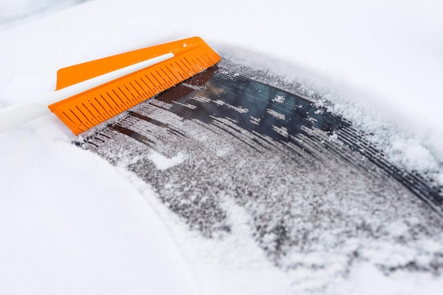 Rubber brush for cleaning cars from snow