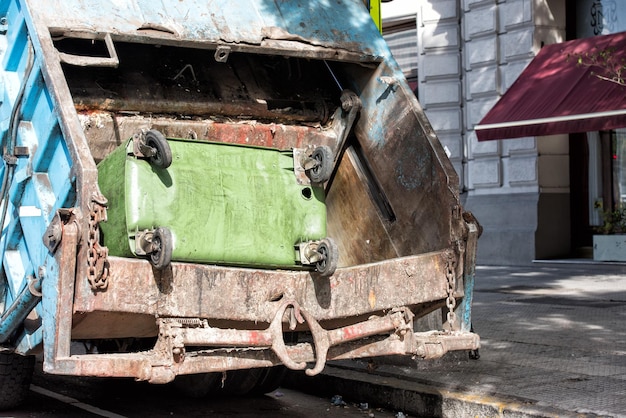 Rubbish container in a rubbish truck