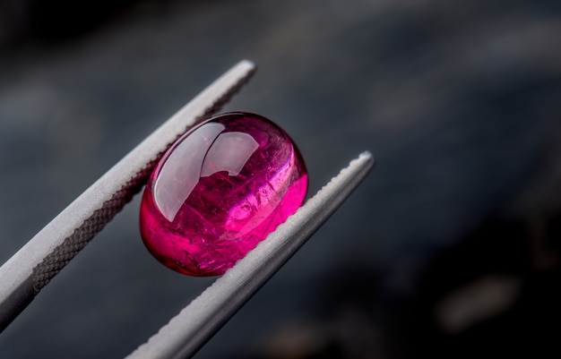 Foto gioielli con gemme di rubellite e rubellite.