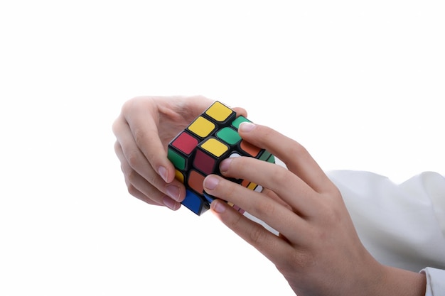 Rubiks kubus in de hand