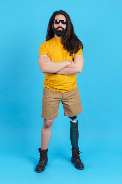 Rude man with a leg prosthesis looking at camera