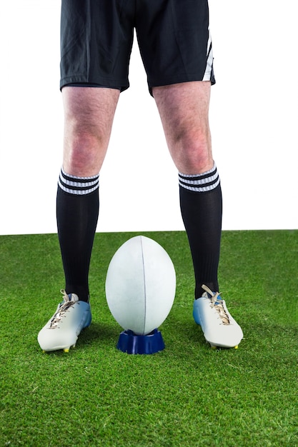 Foto giocatore di rugby pronto a fare un calcio di rigore