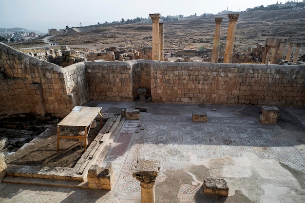 Ruïne van de christelijke kerk in het antieke stadje jerash