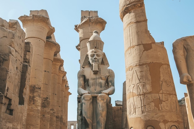 Ruïnes van de egyptische karnak-tempel, het grootste openluchtmuseum in luxor