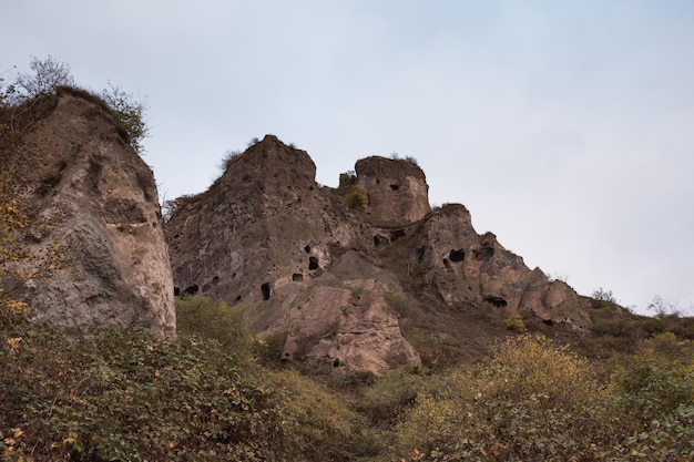 Ruïnes van de oude grotstad Khndzoresk in Armenië