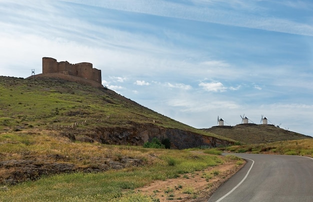 Ruïnes van een oud fort in Consuegra, Spanje