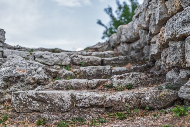 Ruïnes van oude gebouwen archeologische opgravingen uit de oudheid natuurlijk licht