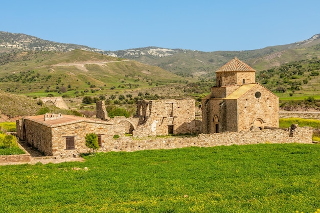 Ruïnes van Panagia tou Sinti ortodox klooster met tempel in het centrum Troodos Cyprus