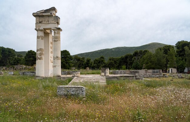 Ruïnes van tempels en gebouwen in het heiligdom van Asklepios in Epidaurus