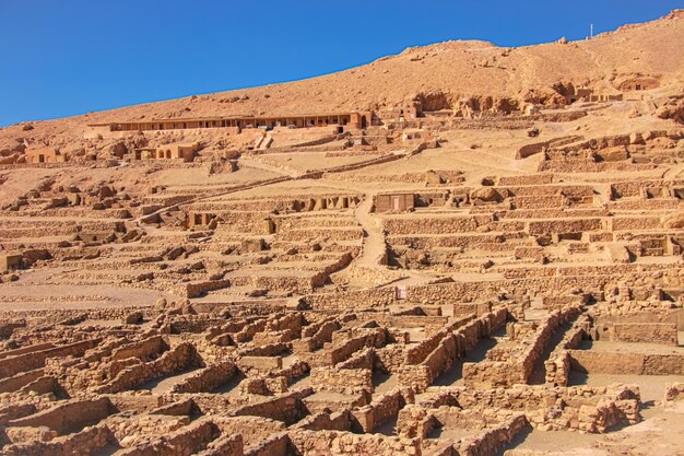 Руины древнего Дейр-эль-Медина, одного из группы фиванских некрополей.