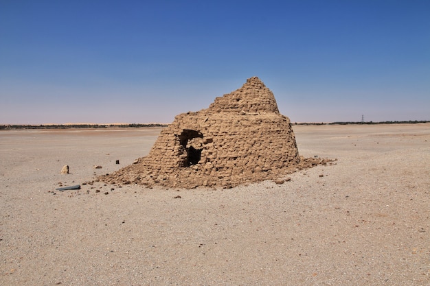 Rovine dell'antico tempio egizio sull'isola di sai, nubia, sudan